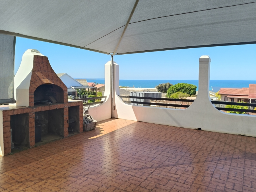 3 Bedroom Property for Sale in Wavecrest Eastern Cape